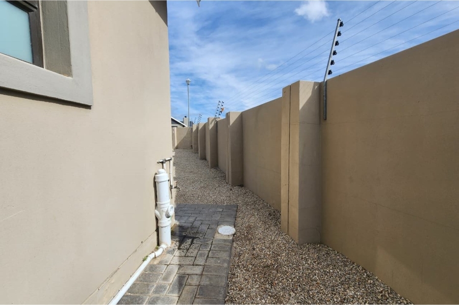 To Let 4 Bedroom Property for Rent in Fountains Estate Eastern Cape